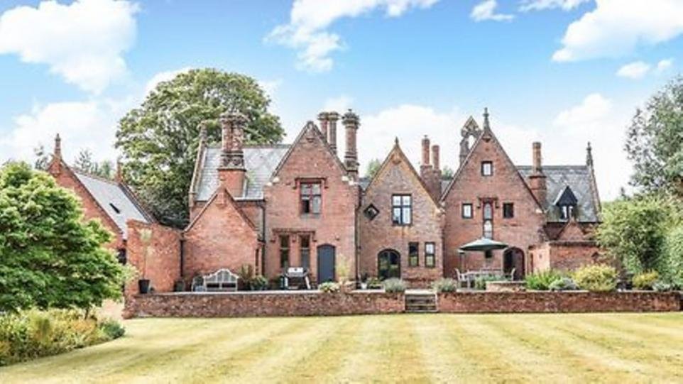 The homes being placed on Airbnb for more than £1,000 a NIGHT